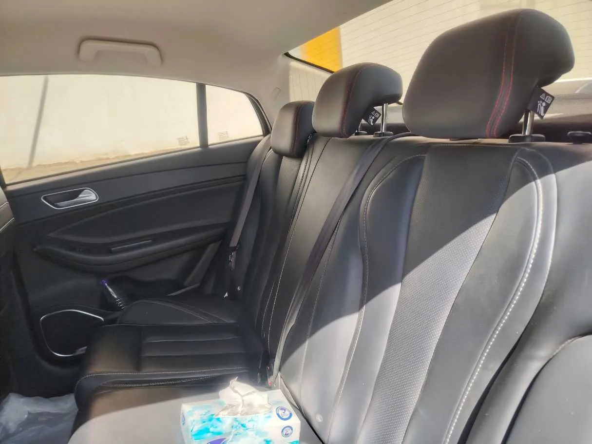 Car image 18