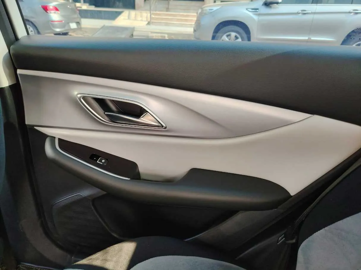 Car image 32