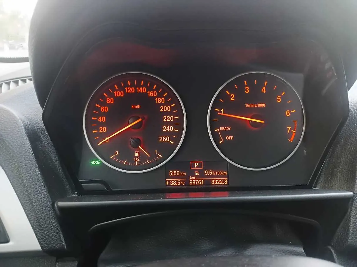 Car image 17