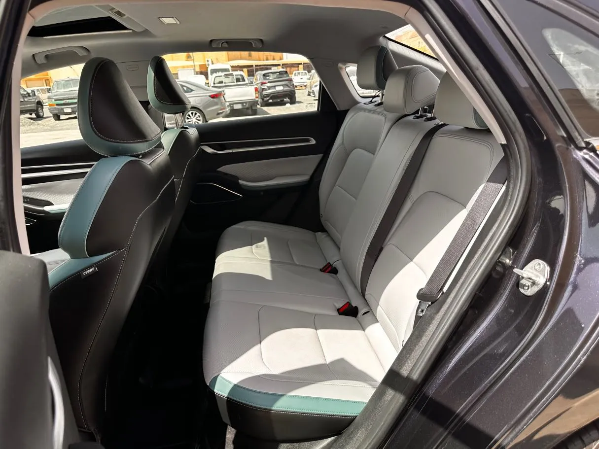 Car image 14