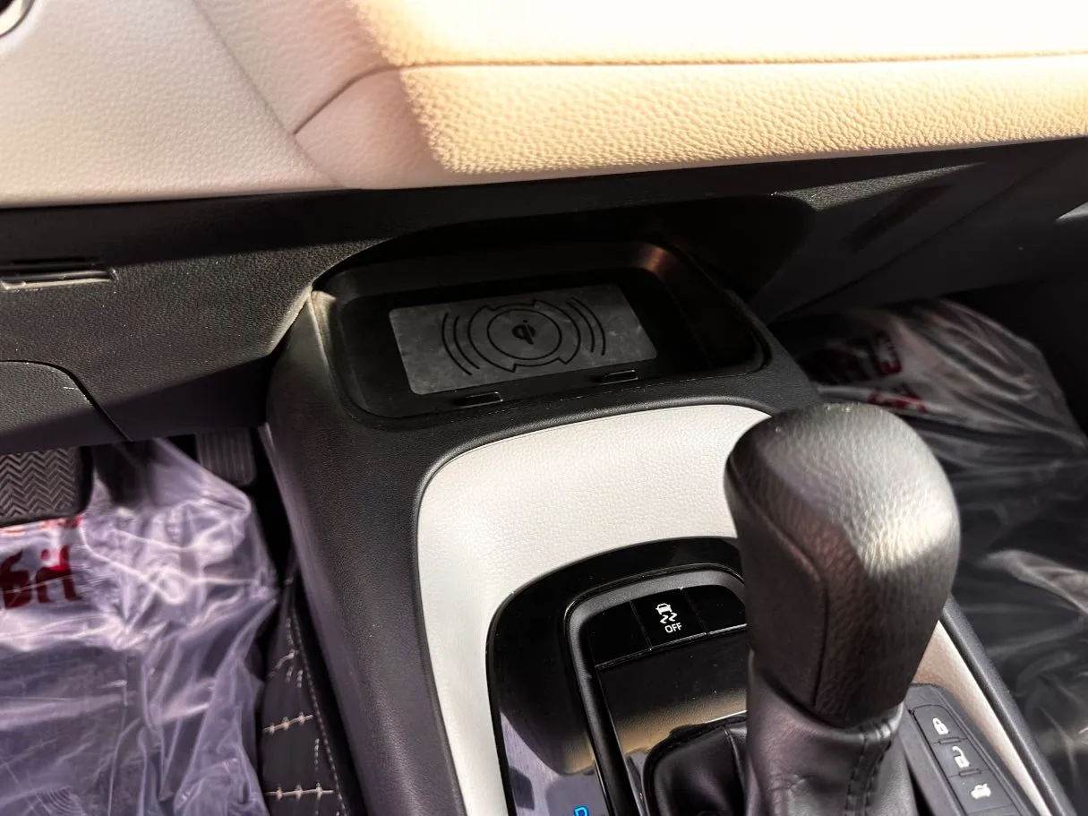 Car image 18
