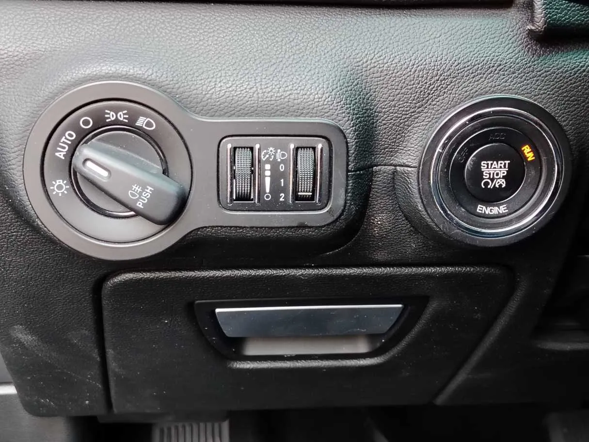 Car image 33