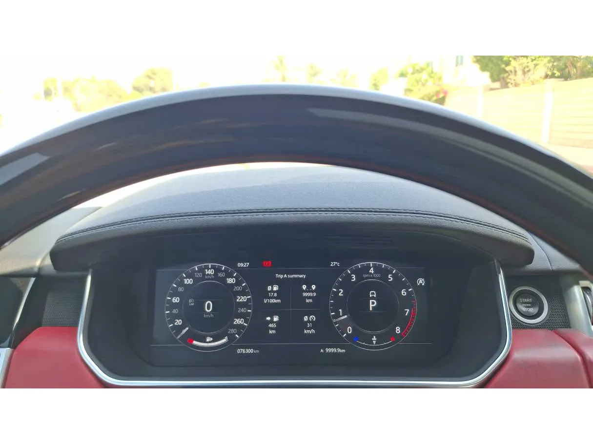Car image 19