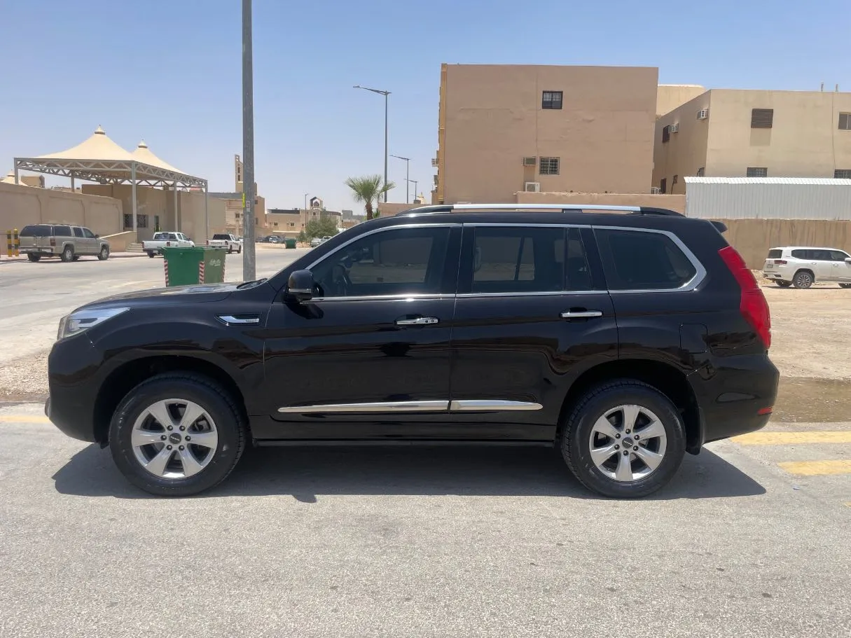 Car image 8