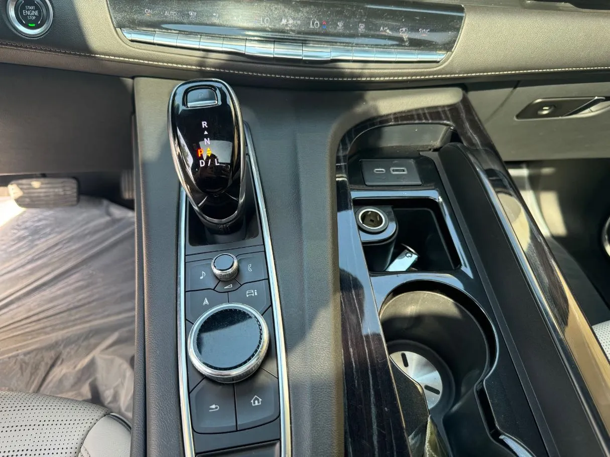 Car image 17