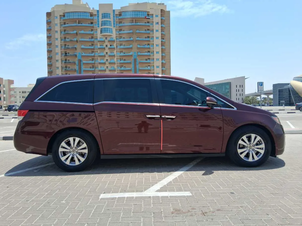 Car image 8