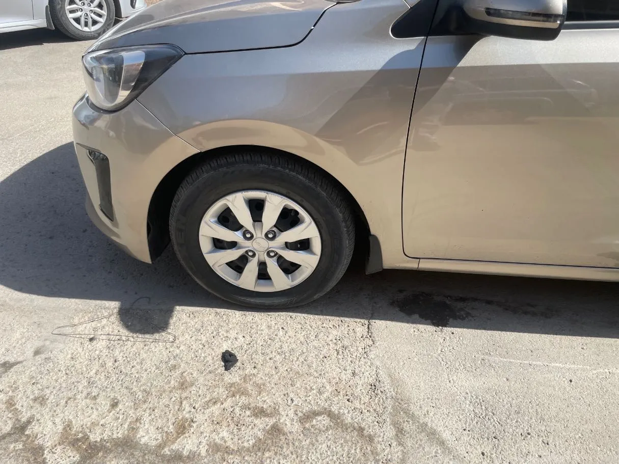 Car image 9
