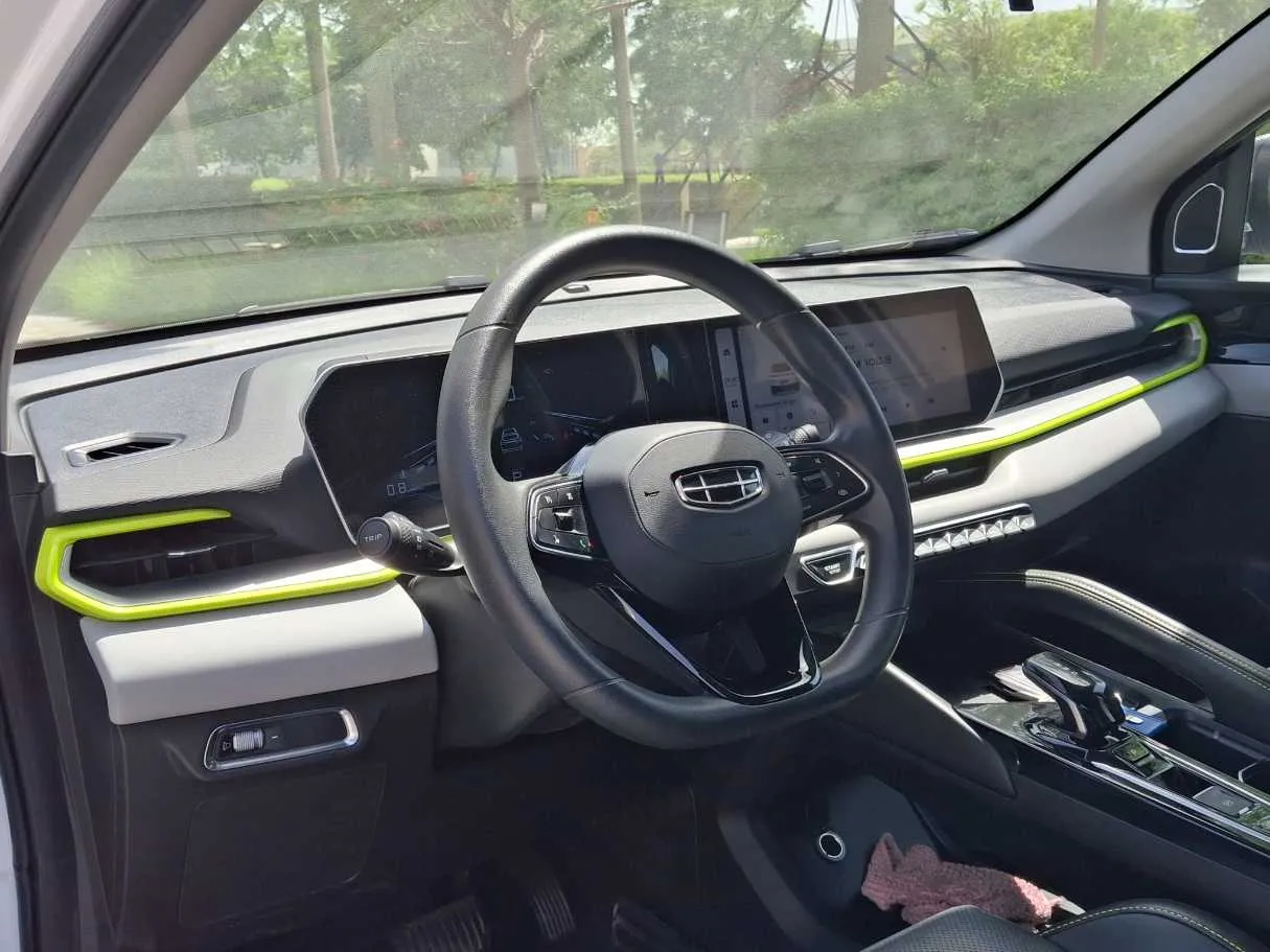 Car image 11