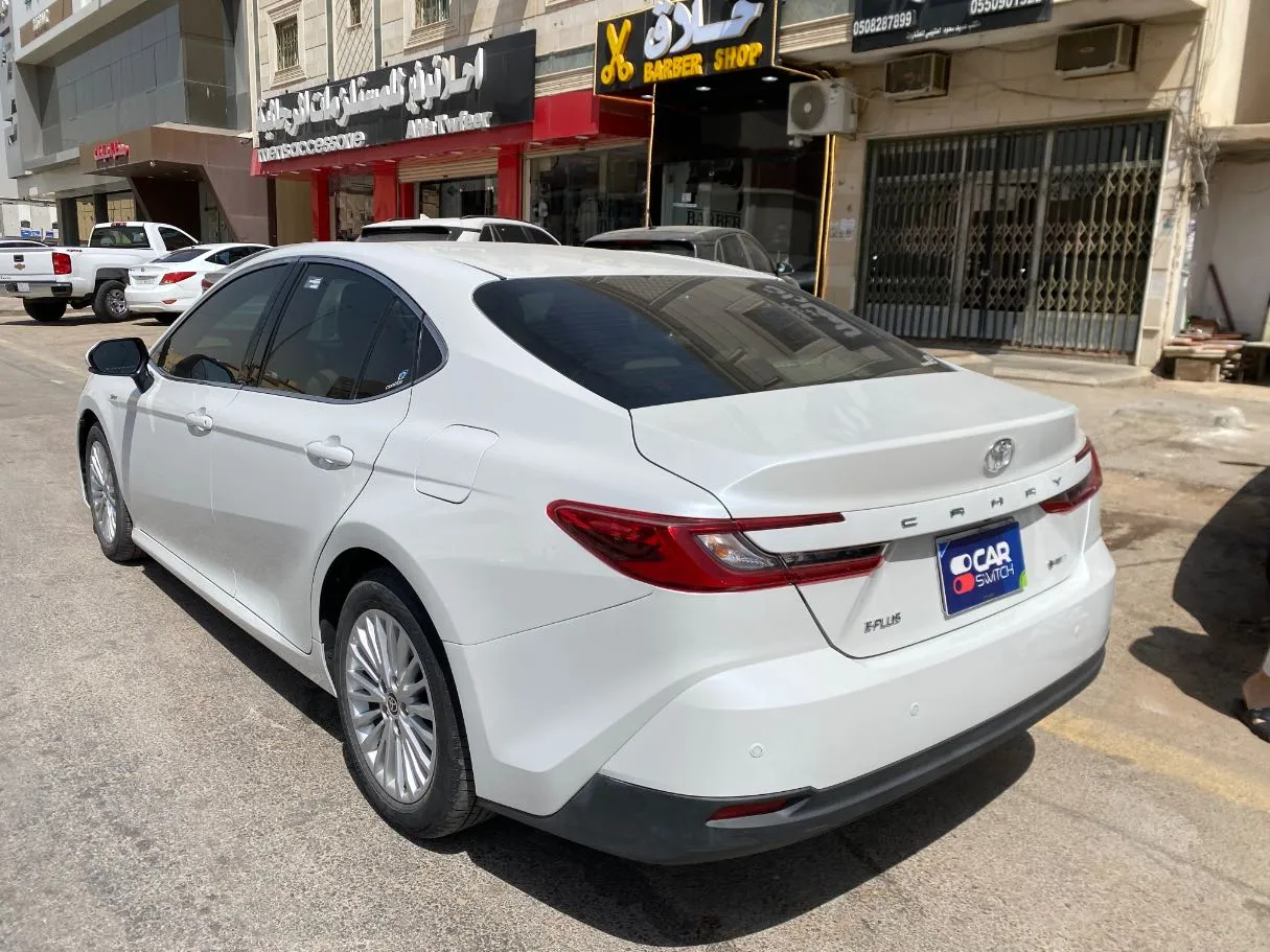 Car image 7