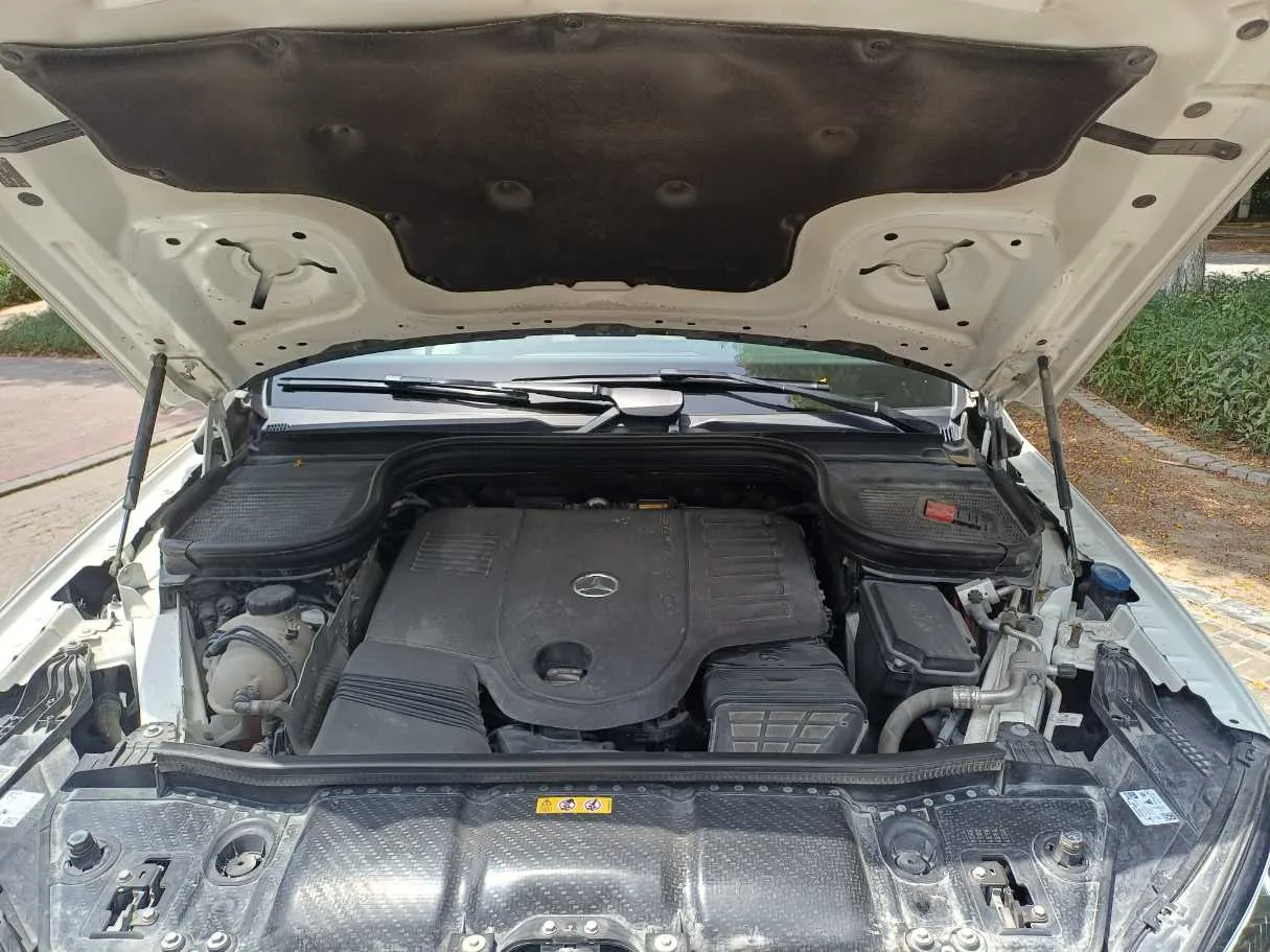 Car image 25