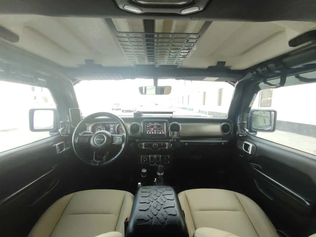 Car image 20