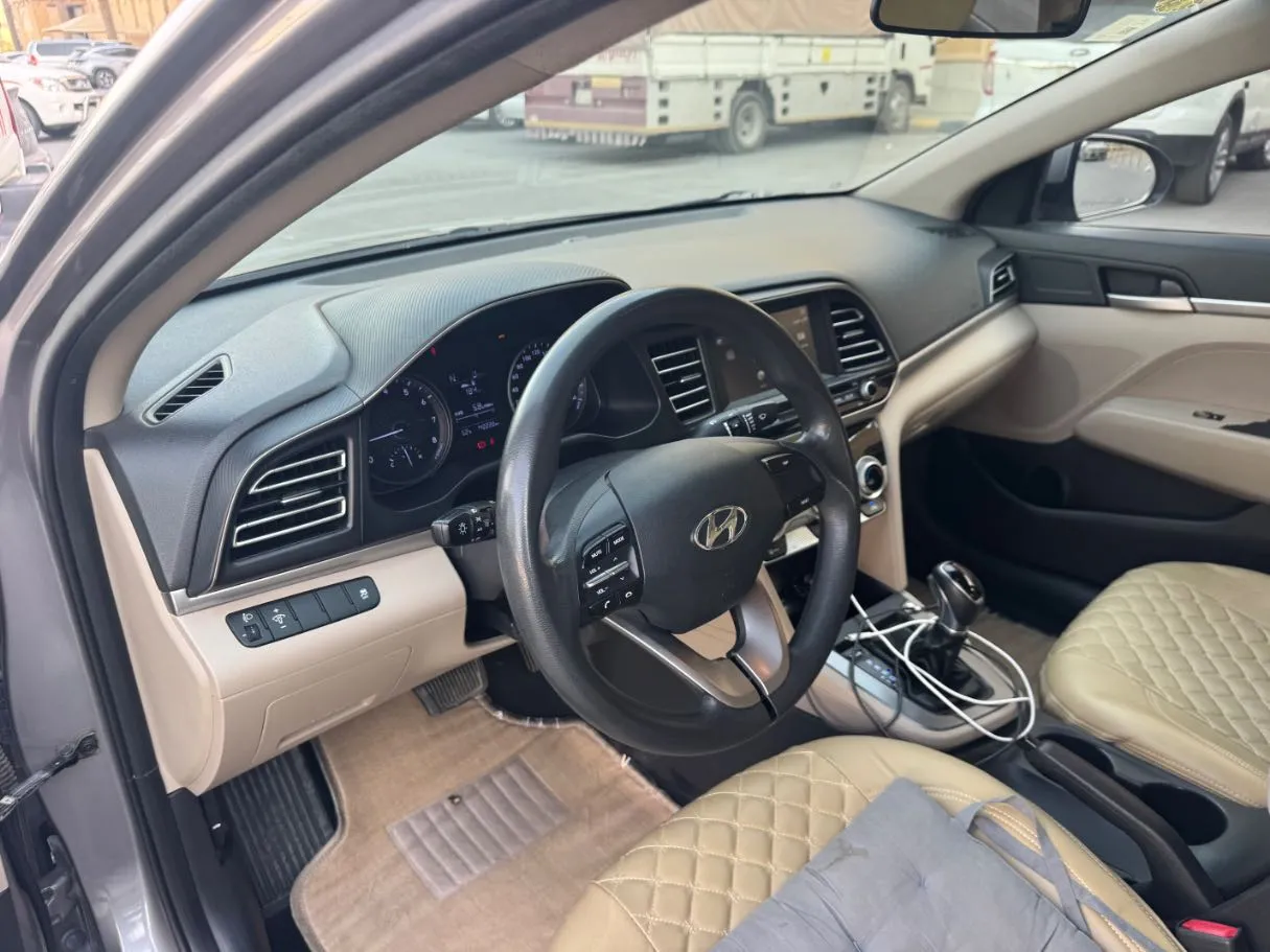 Car image 12