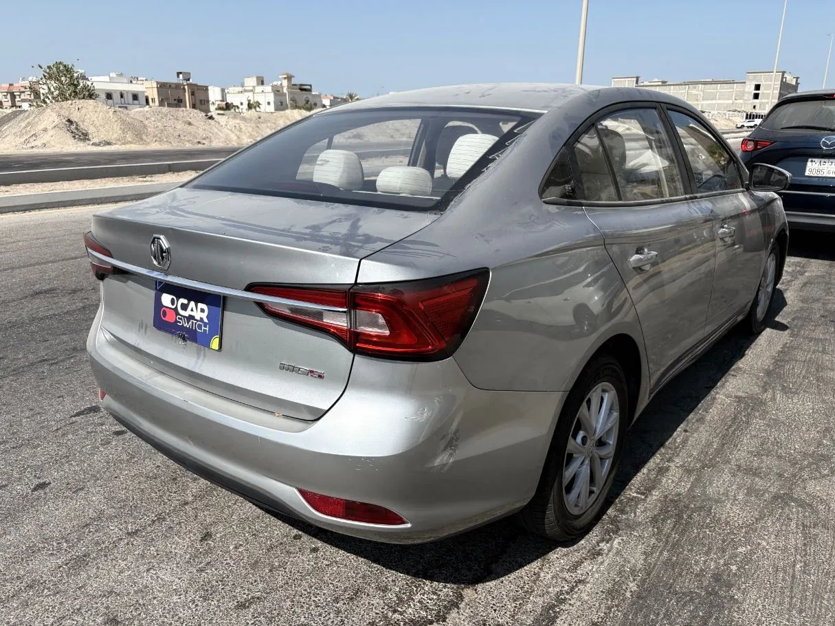 Car image 5