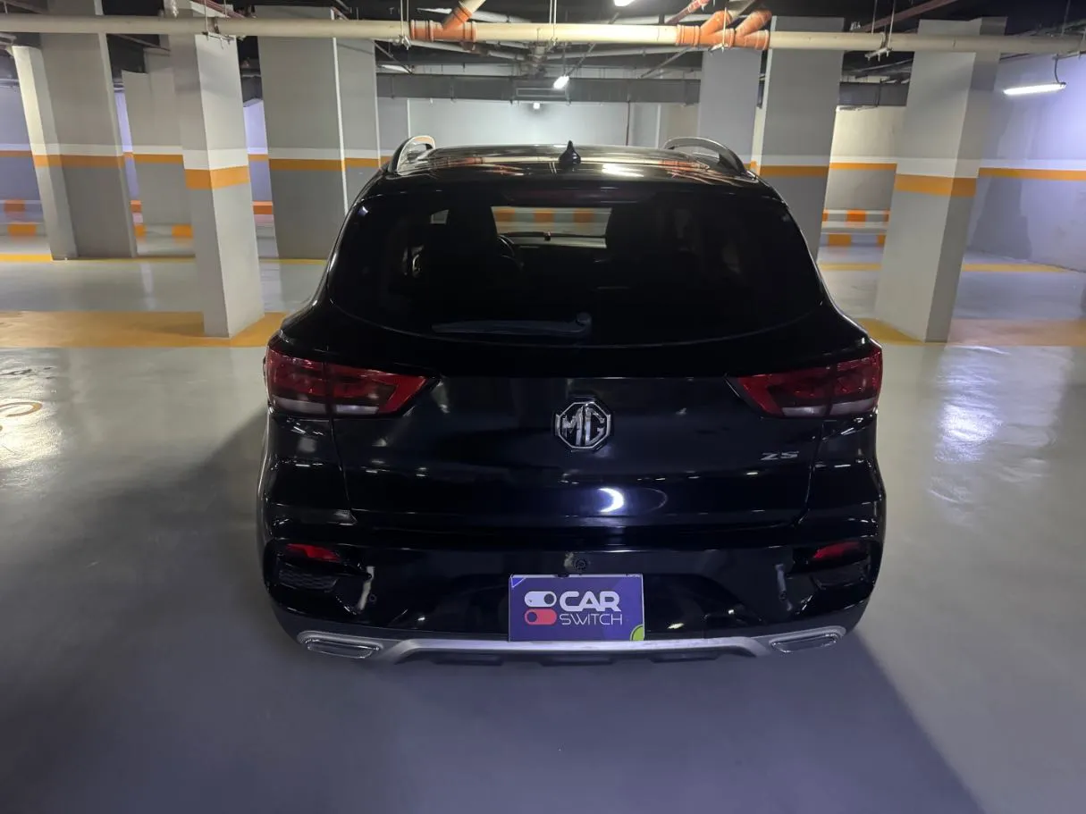 Car image 6