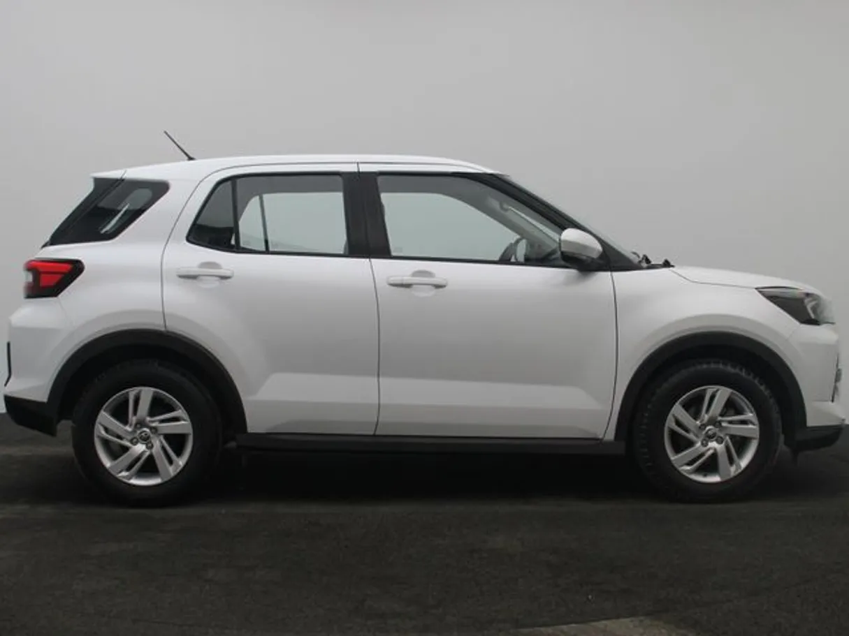 Car image 13