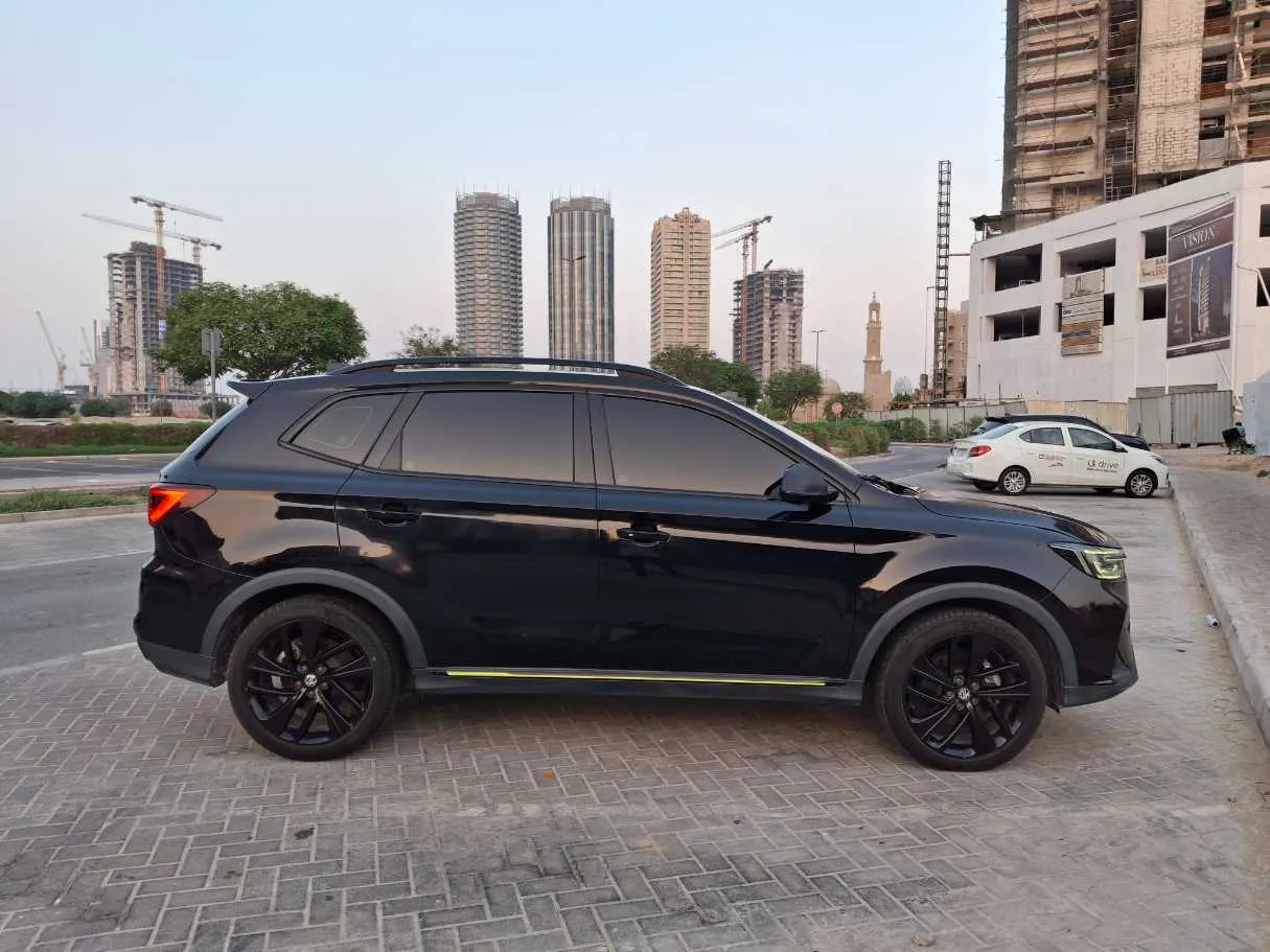 Car image 3