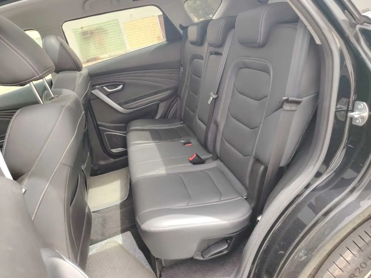 Car image 16