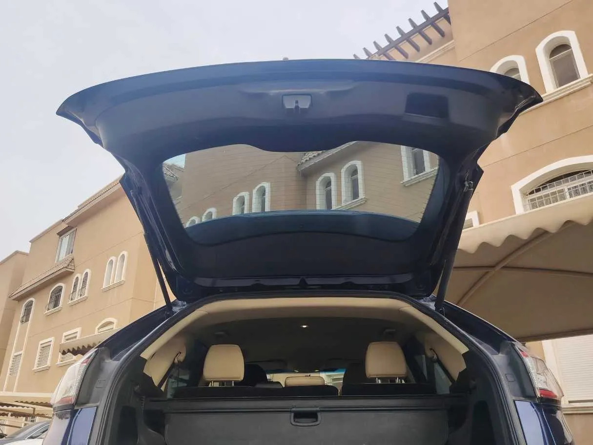 Car image 20