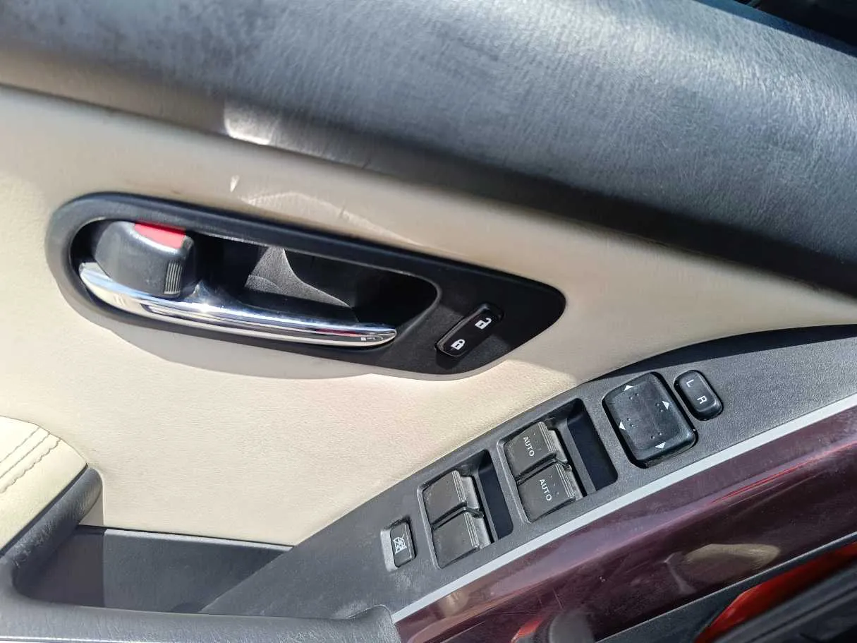 Car image 32