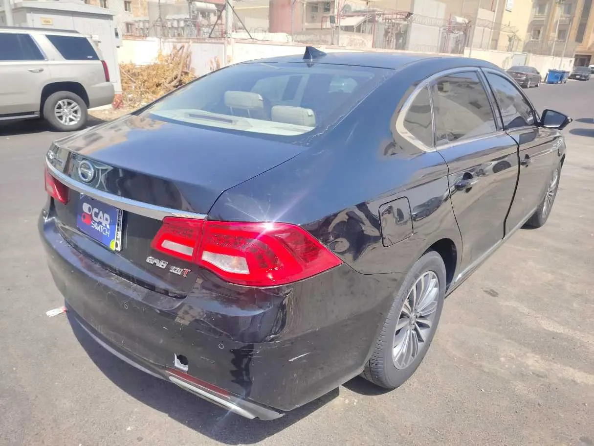 Car image 5