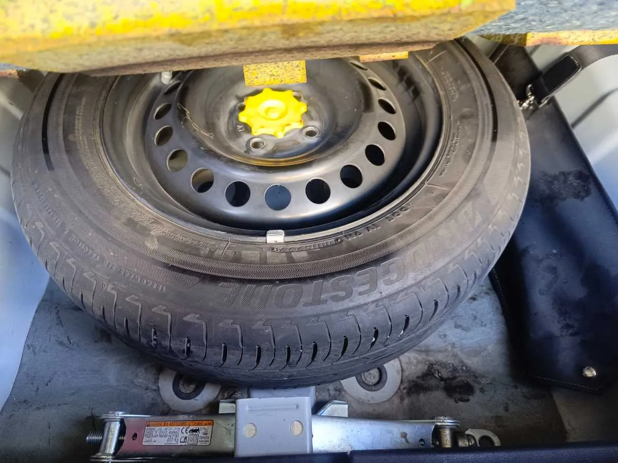 Car image 21
