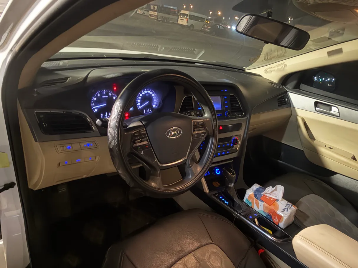 Car image 5