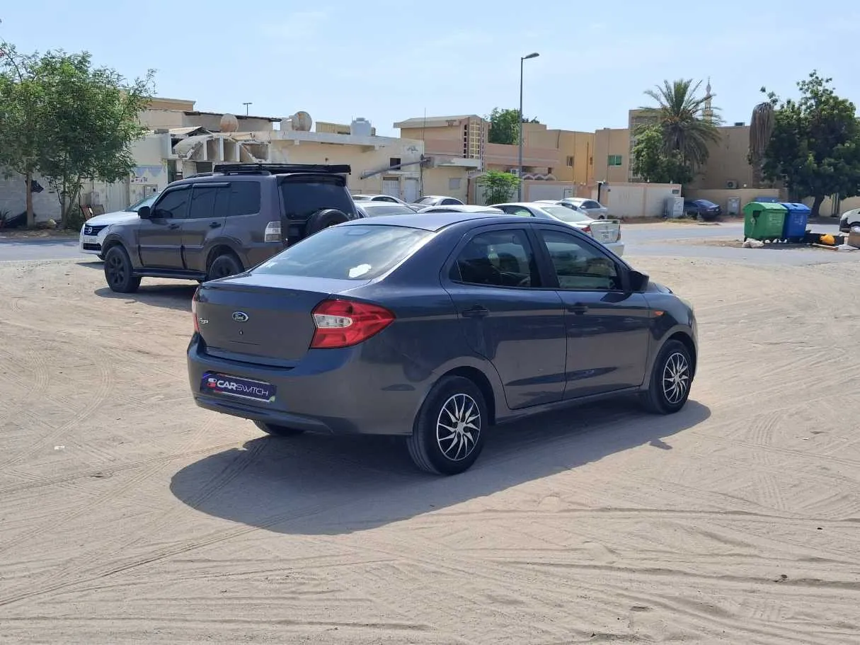 Car image 5