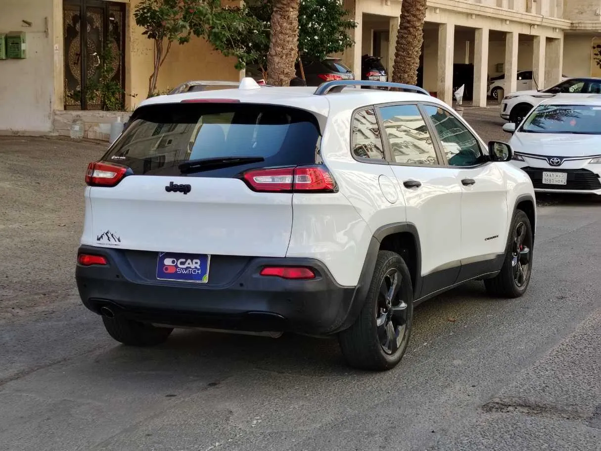 Car image 5