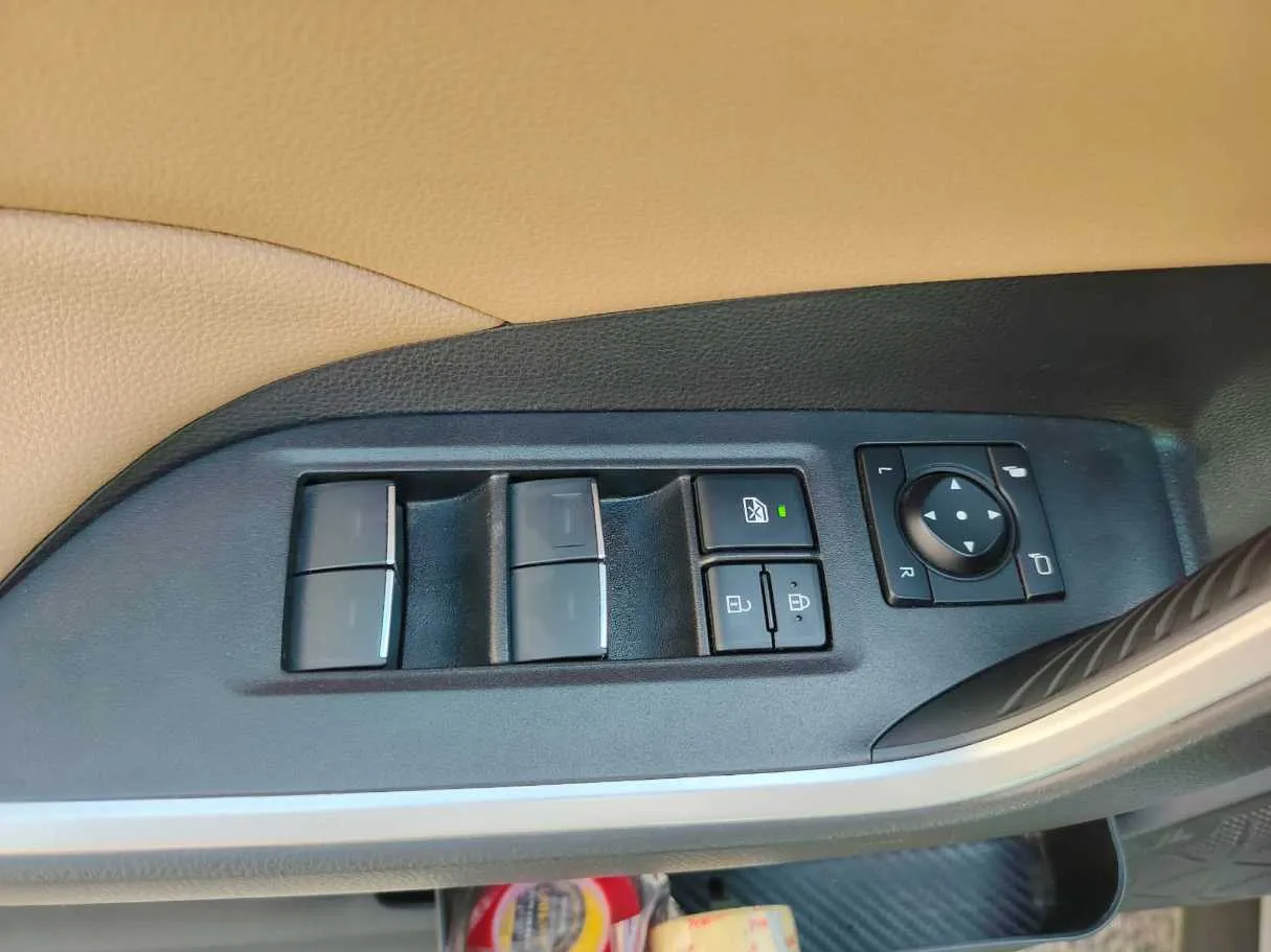 Car image 36