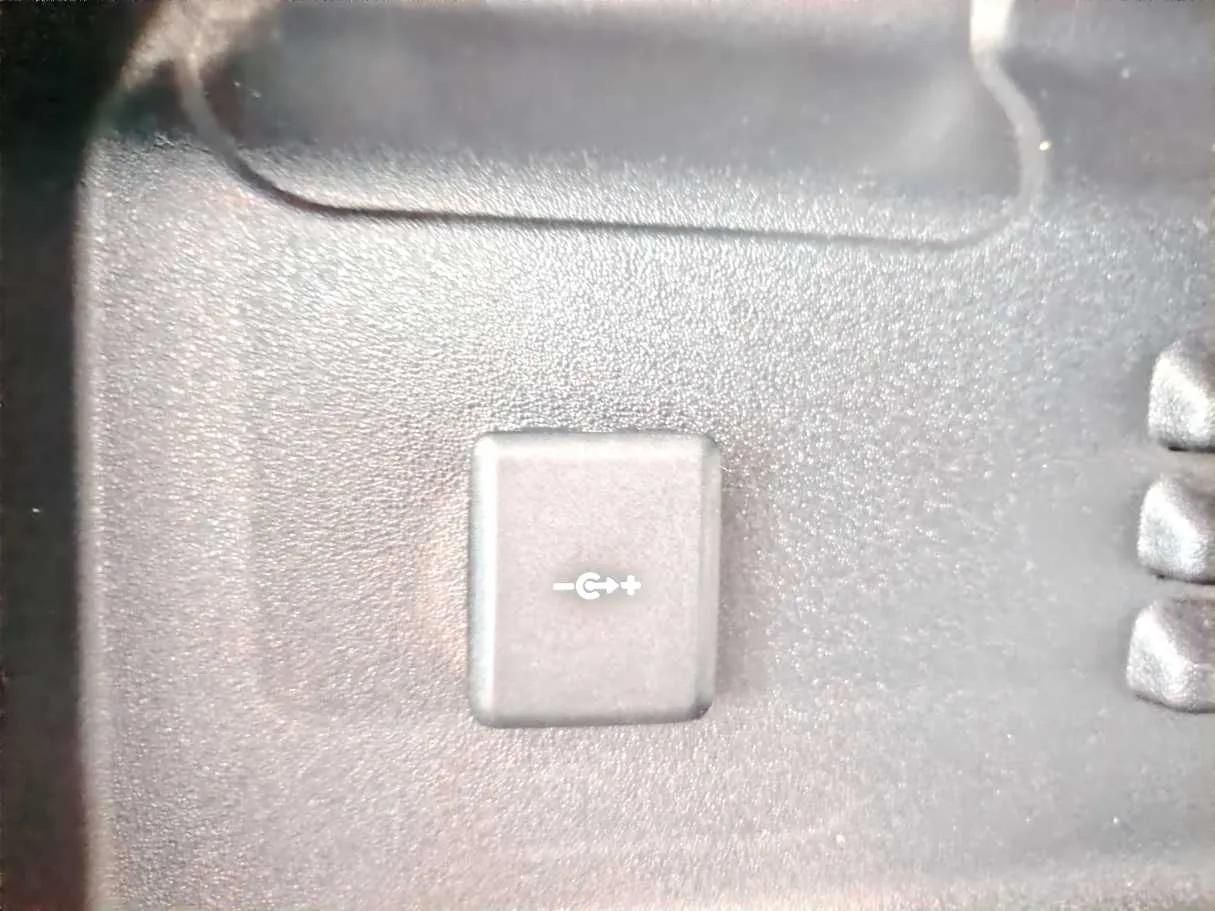 Car image 32