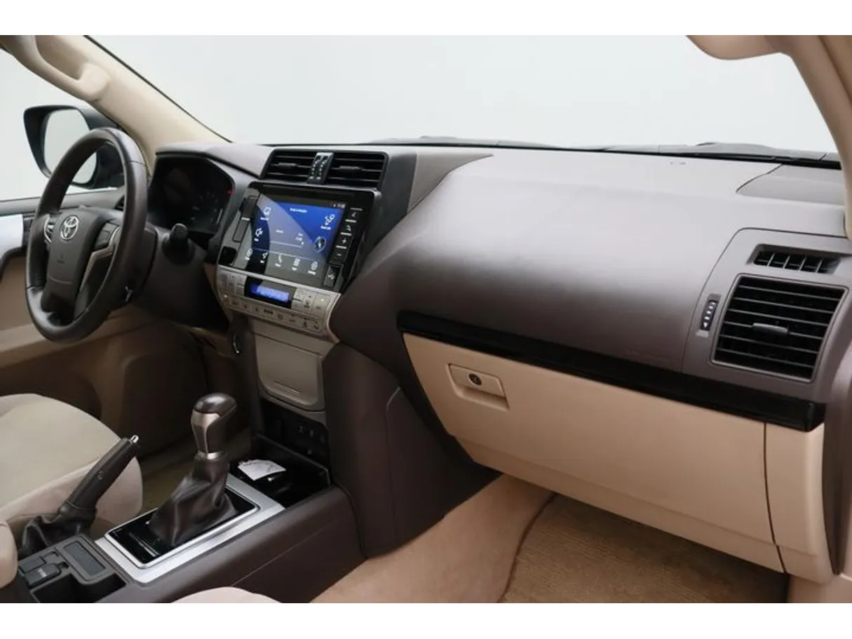 Car image 10
