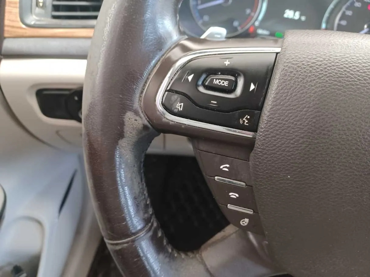 Car image 25