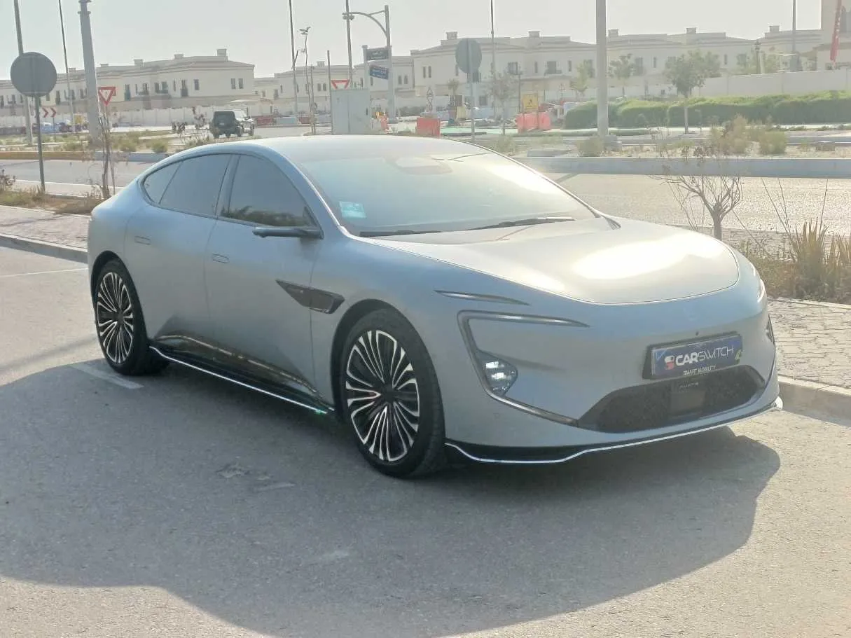Car image 3