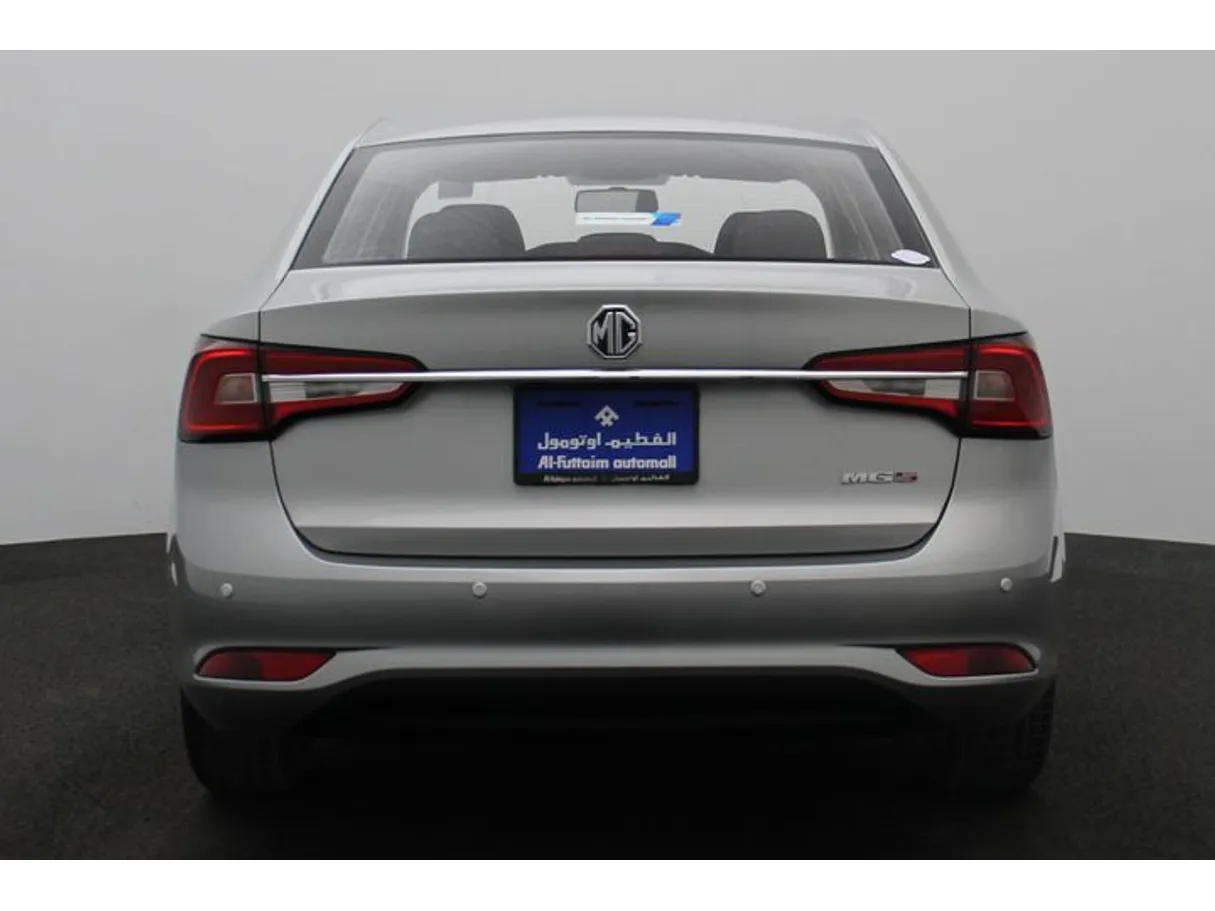 Car image 12
