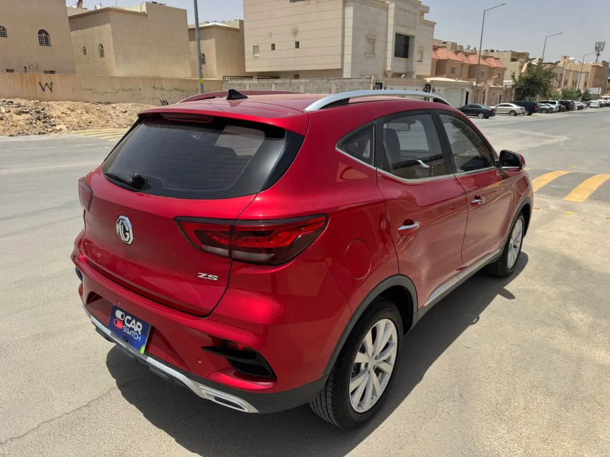 Car image 5