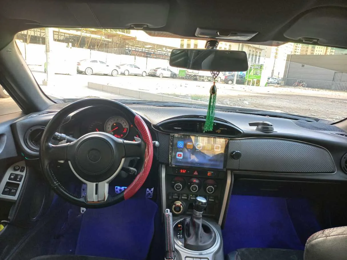 Car image 14