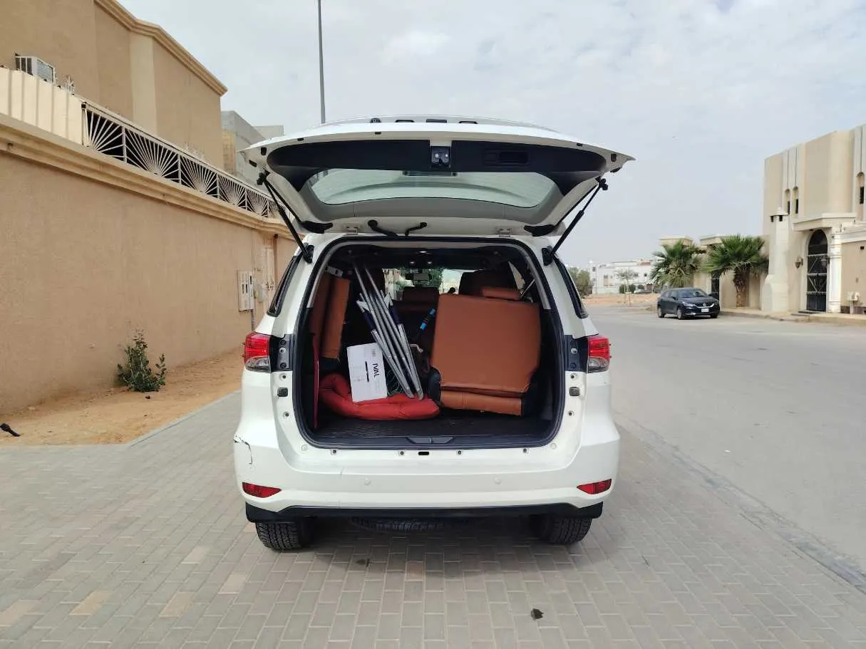 Car image 23