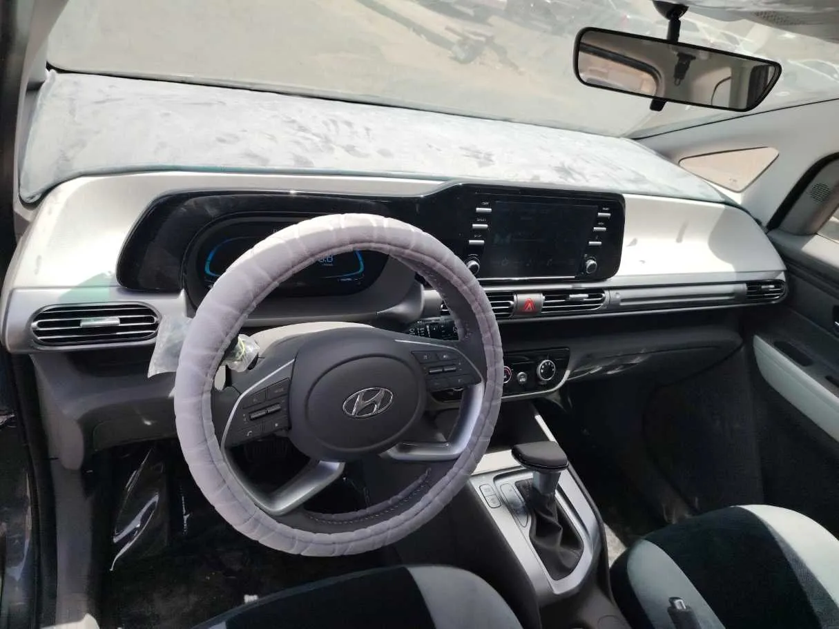 Car image 13