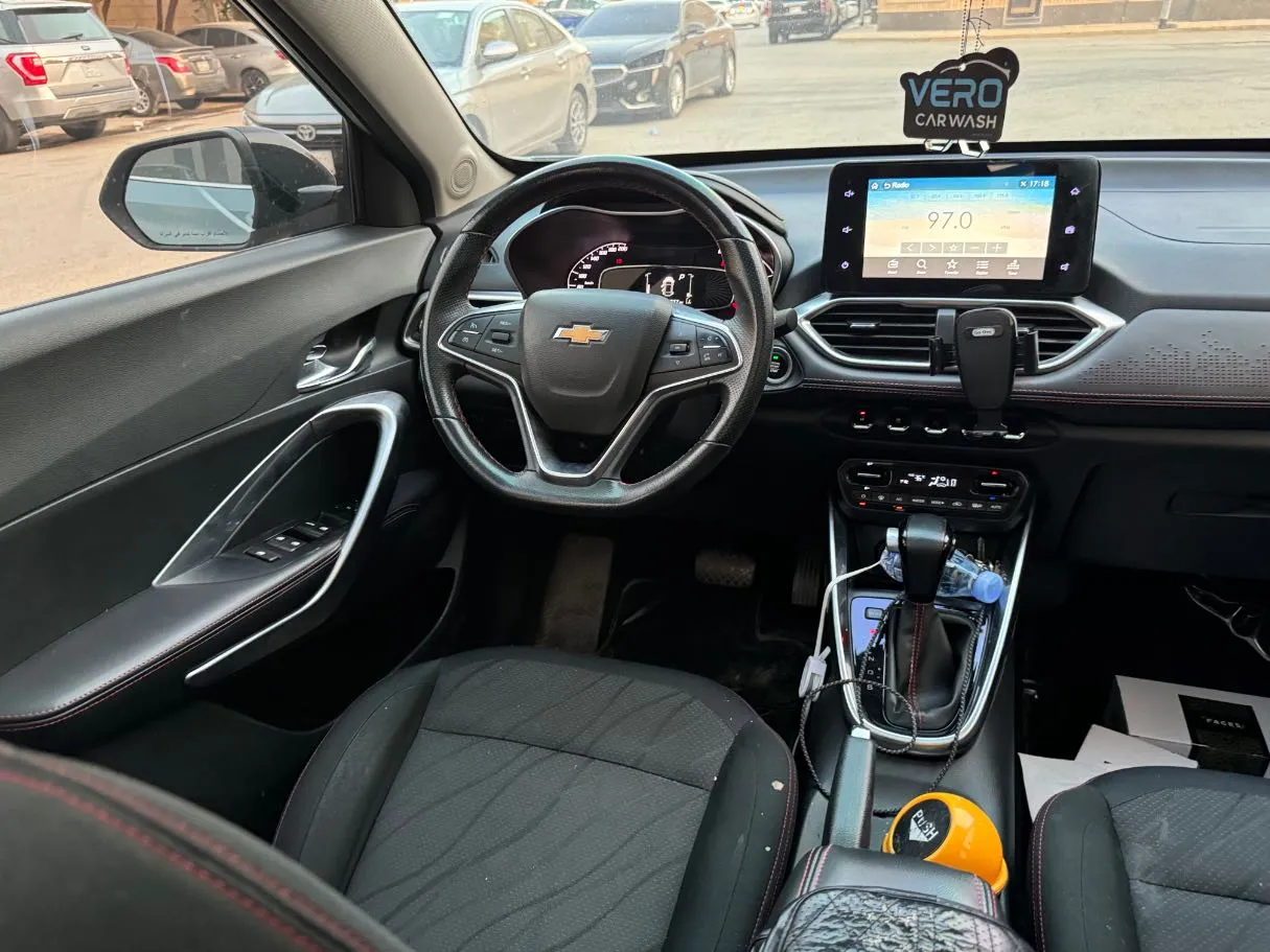 Car image 16