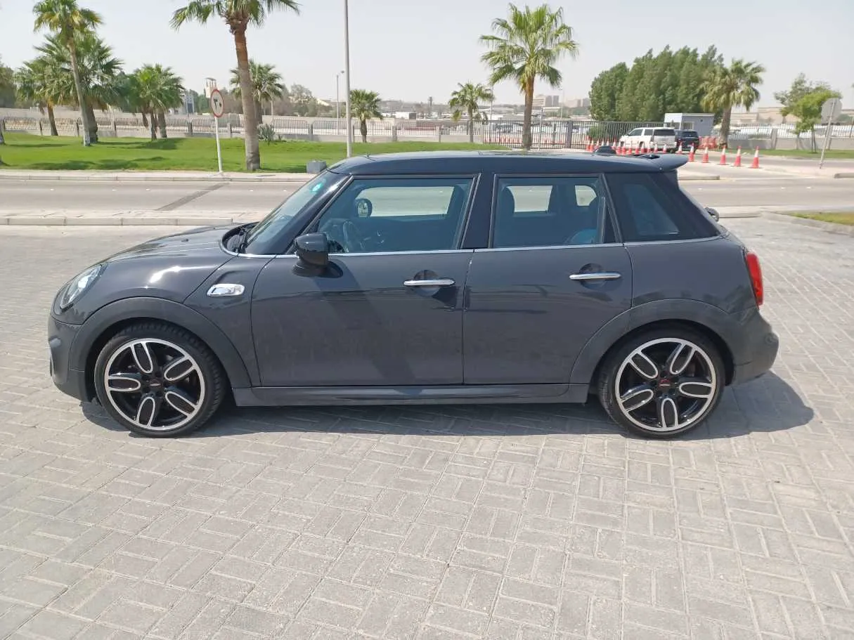 Car image 8