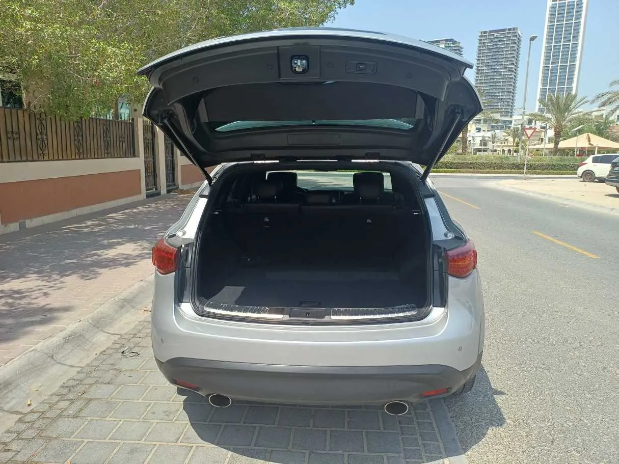 Car image 24