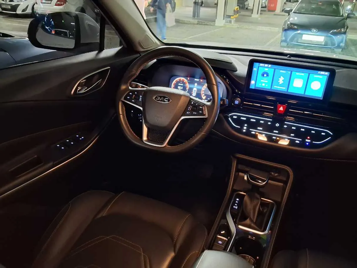 Car image 15