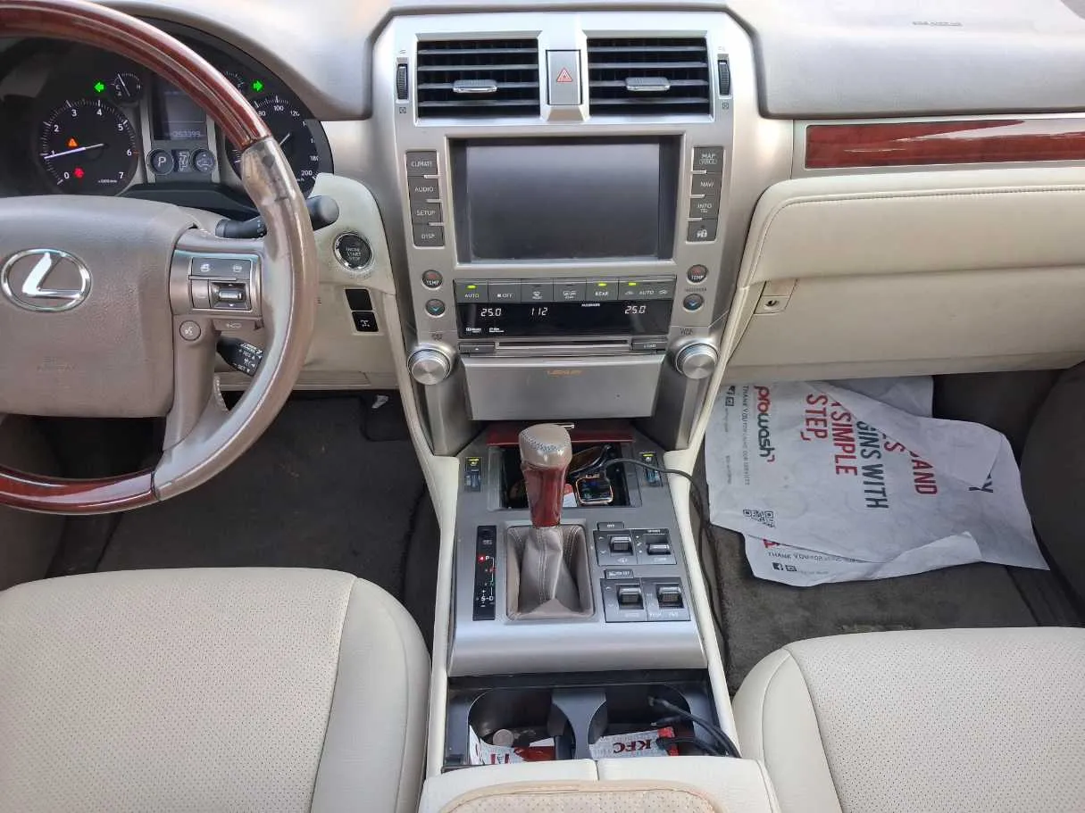 Car image 17