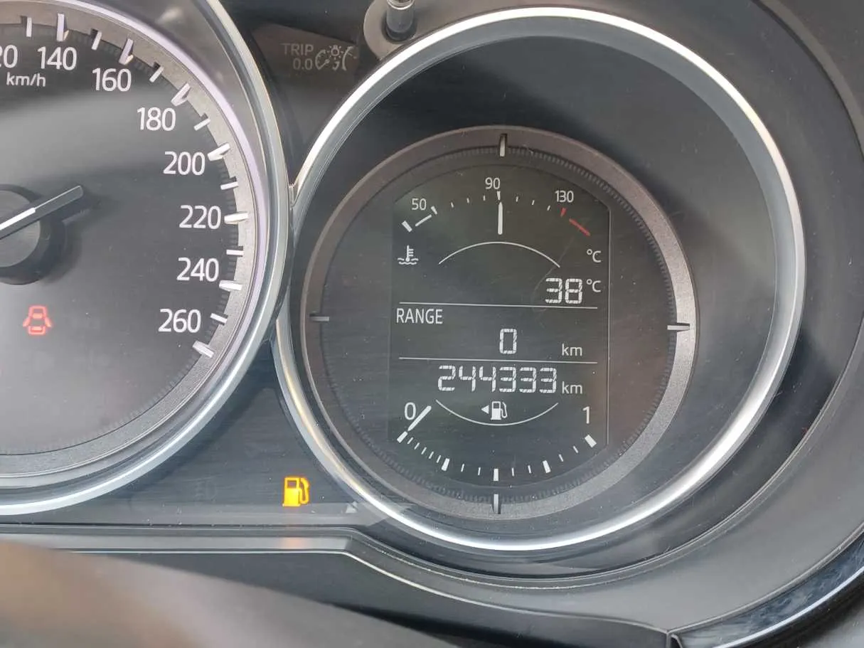 Car image 18