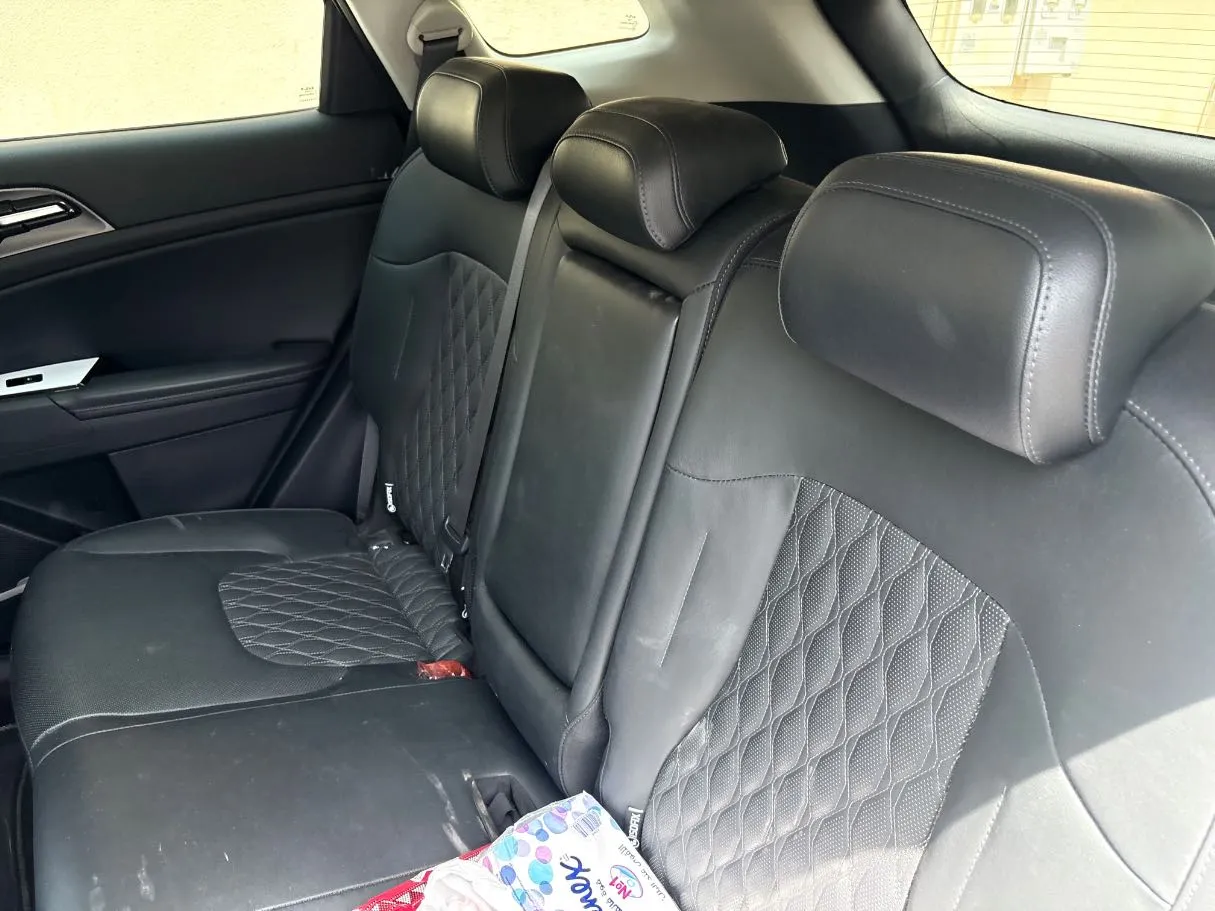 Car image 16