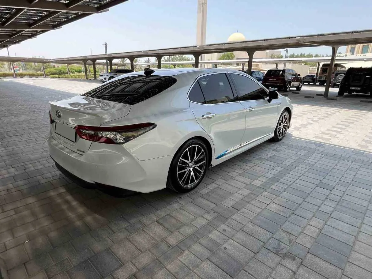Car image 6