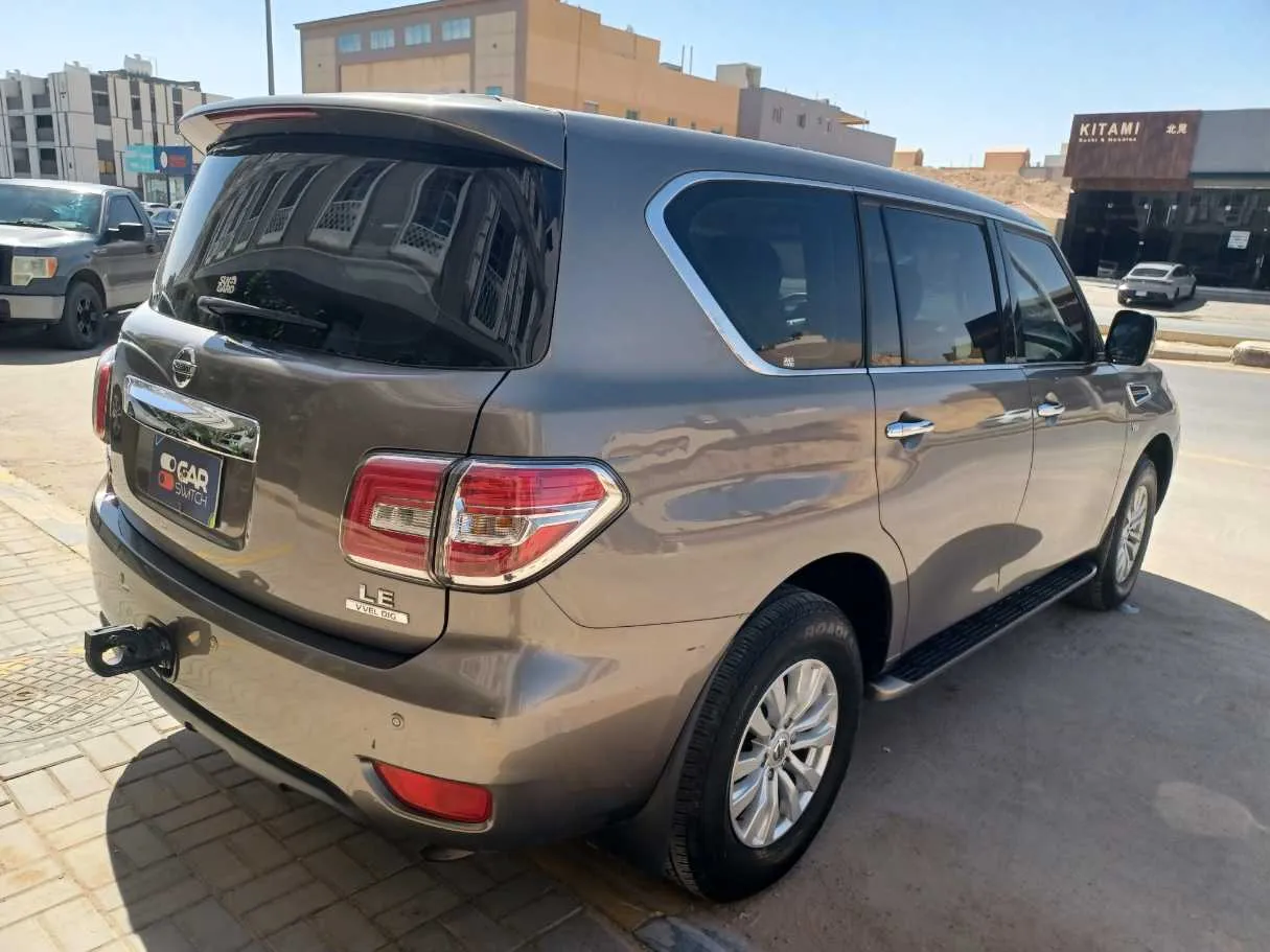 Car image 5