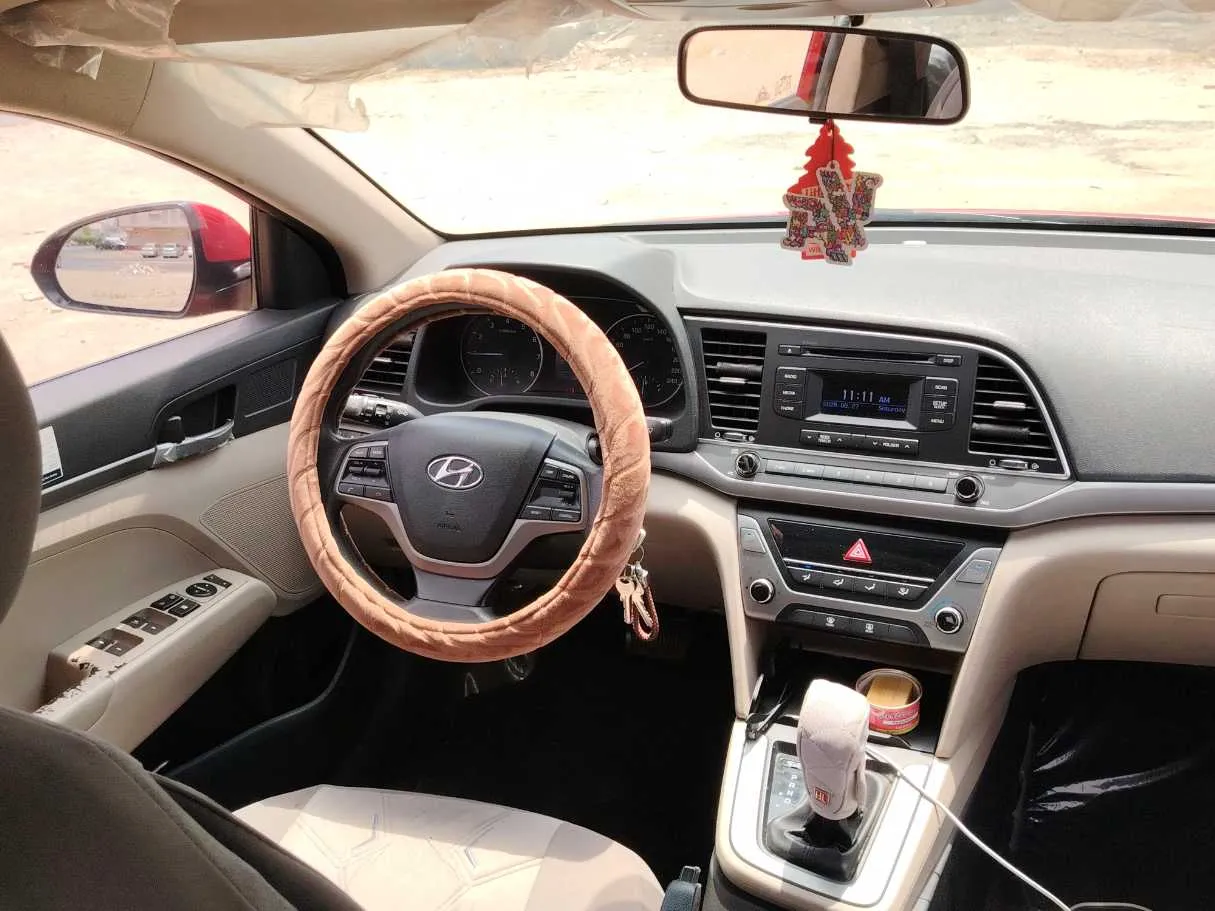Car image 18