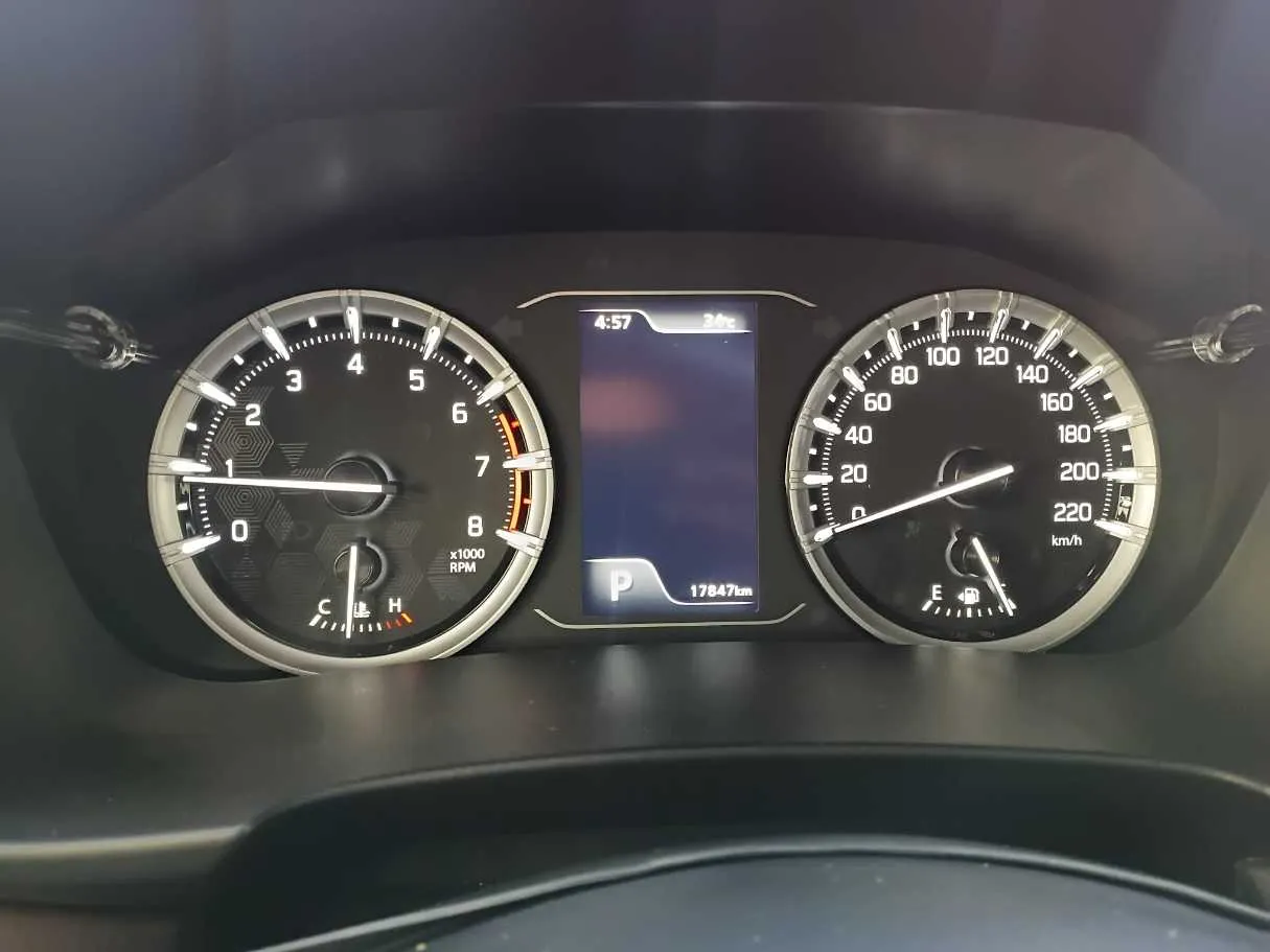 Car image 18