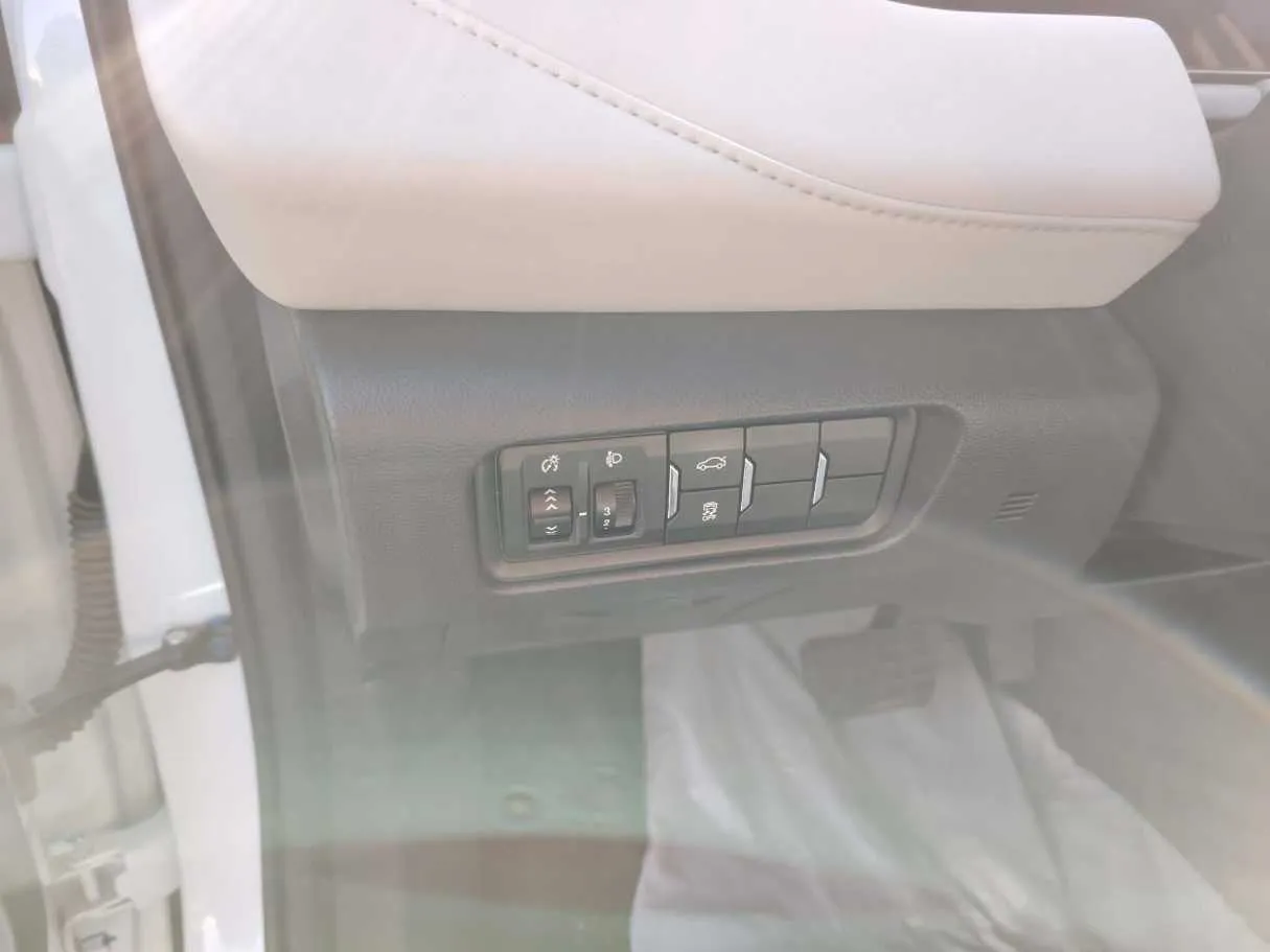 Car image 38